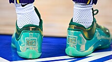 LeBron James je 1612 odehranými zápasy v základní �ásti novým rekordmanem NBA....