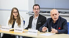 Zleva zástupci festivalu Meeting Brno Veronika Smyslová, Petr Kalousek a Mojmír...