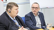 Zleva p�edseda Sudeton�meckého krajanského sdru�ení Bernd Posselt a �en�k...