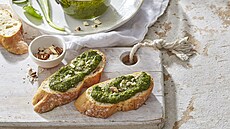 Jarní bylinkové pesto
