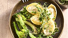 T�stoviny zape�ené s ricottou a brokolicí