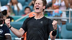 Sebastian Korda b�hem zápasu s Carlosem Alcarazem v Miami