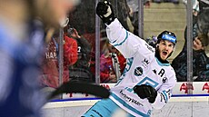 Karlovarský Ond�ej Beránek slaví trefu proti Liberci.