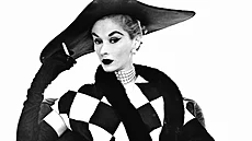 Modelka Lisa Fonssagrivesová-Pennová na fotografii v �asopisu Vogue z roku 1950
