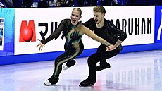 �e�tí krasobrusla�i Filip a Natálie Taschlerovi b�hem vystoupení ve volných...