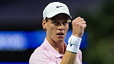 Jannik Sinner se hecuje v semifinále turnaje v Miami.