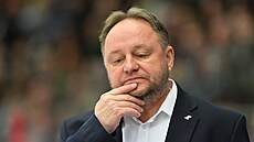 Trenér Karlovým Var� Pavel Patera ve �tvrtfinálovém zápase proti Liberci.