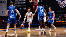 Ond�ej �vec v akci proti Olomoucku.