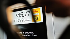 Stojan na �erpací stanici v Buffalo Grove ve stát� Illinois (19. b�ezna 2026)