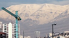 Teherán. V pozadí poho�í Alborz (31.prosince 2025)