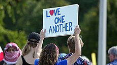 Demonstrace v americkém Memphisu proti imigra�ní politice Donalda Trumpa. (18....