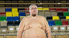 Honza vá�il bez t�í kilogram� dva metráky.