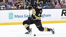 Gólová st�ela Pavla Zachy z Bostonu b�hem utkání proti Minnesot�.