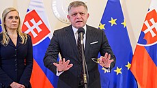 Slovenský premiér Robert Fico a ministryn� hospodá�ství Denisa Saková (18....