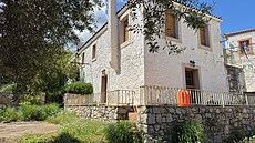 Venkovský d�m se dá v �ecku koupit za cenu gará�e v Praze. 