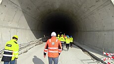 �editelství silnic a dálnic oznámilo, �e kv�li slo�itým geologickým podmínkám...