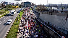 V roce 2025 po�así p�lmaratonc�m víc ne� p�álo. Letos asi tolik krátkých rukáv�...
