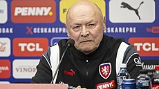 Miroslav Koubek, trenér �eské reprezentace, na tiskové konferenci p�ed...