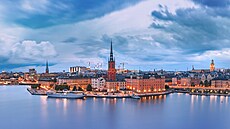 Stockholm se rozkládá na �trnácti hlavních ostrovech, které vystupují z t�etího...