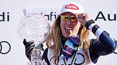 Ameri�anka Mikaela Shiffrinová slaví �estý velký k�i��álový glóbus