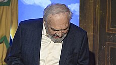 Oslava 90. narozenin herce, scenáristy, autora divadelních her Zde�ka Sv�ráka s...