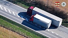 �ára není ze�. Dron nachytal �idi�e, kte�í p�edjí�d�li v zakázaných úsecích