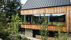 Polozapu�t�ný suterén, kde je hlavní vstup, wellness a technické i skladové...