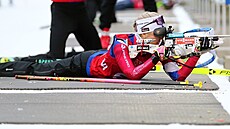 Tereza Voborníková pálí na biatlonové exhibici v Jablonci.