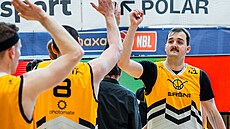 Jan Karlovský (vpravo) z Písku nastupuje k zápasu.