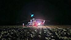 Záchrana mu�e z rybníka u Hor�ovského Týna. Mu� nejprve ují�d�l p�ed policejní...