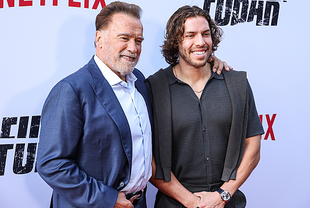 Schwarzeneggerův syn ovládl soutěž kulturistů. Trénoval pod dohledem otce