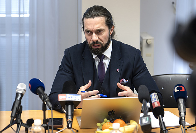 Czech health insurer offers young doctors up to 480,000 crowns to work in underserved regions