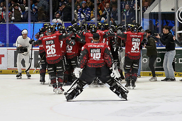 Únava? Právě že vůbec, tvrdí kouč Nedvěd. Spartu čeká megasérie s Pardubicemi