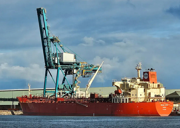 Oslava zmrtvýchvstání Krista ve znamení boha války. Nejde jen o chybějící ropu