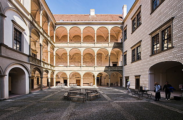 Nová terasa, trofeje ale i vyšší vstupné. Jihomoravské hrady a zámky otevírají