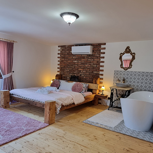 Věštili jim neúspěch. Společně ze zříceniny mlýna vykouzlili unikátní bydlení