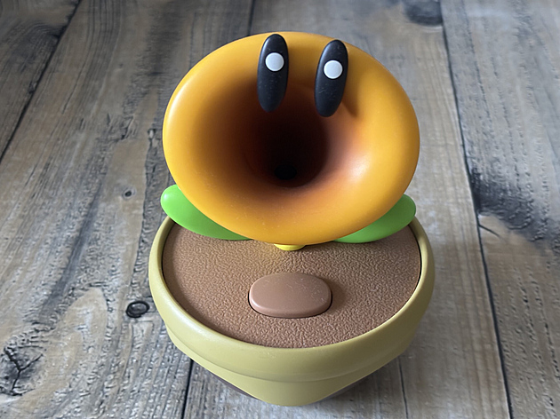 Nejbizarnější gadget roku? Mluvící kytka je vtipná a úplně k ničemu