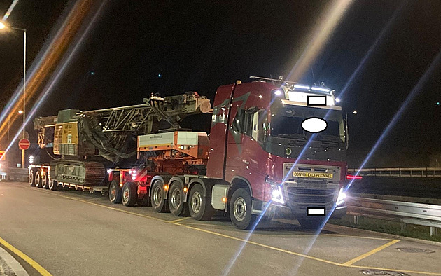 Řidič přetíženého kamionu odmítl vážení, dostal pokutu sto tisíc korun