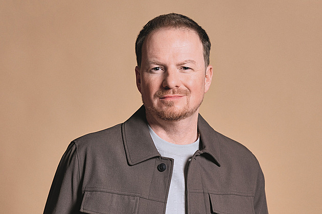 Kdo vlastní zlato, výrazně bohatne. Cena odráží chaos v geopolitice, říká ekonom