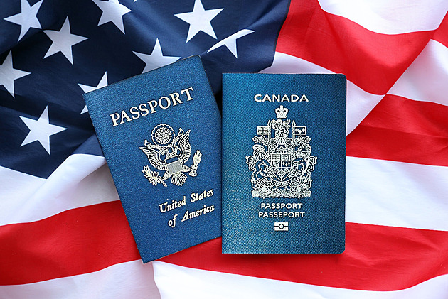 Zákon otevřel frustrovaným Američanům vrátka do Kanady. Mohou získat její pas