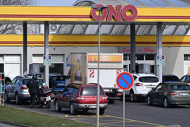 Drahota řidiče nezastavila. Poptávka po palivech stoupla, u nafty až o čtvrtinu