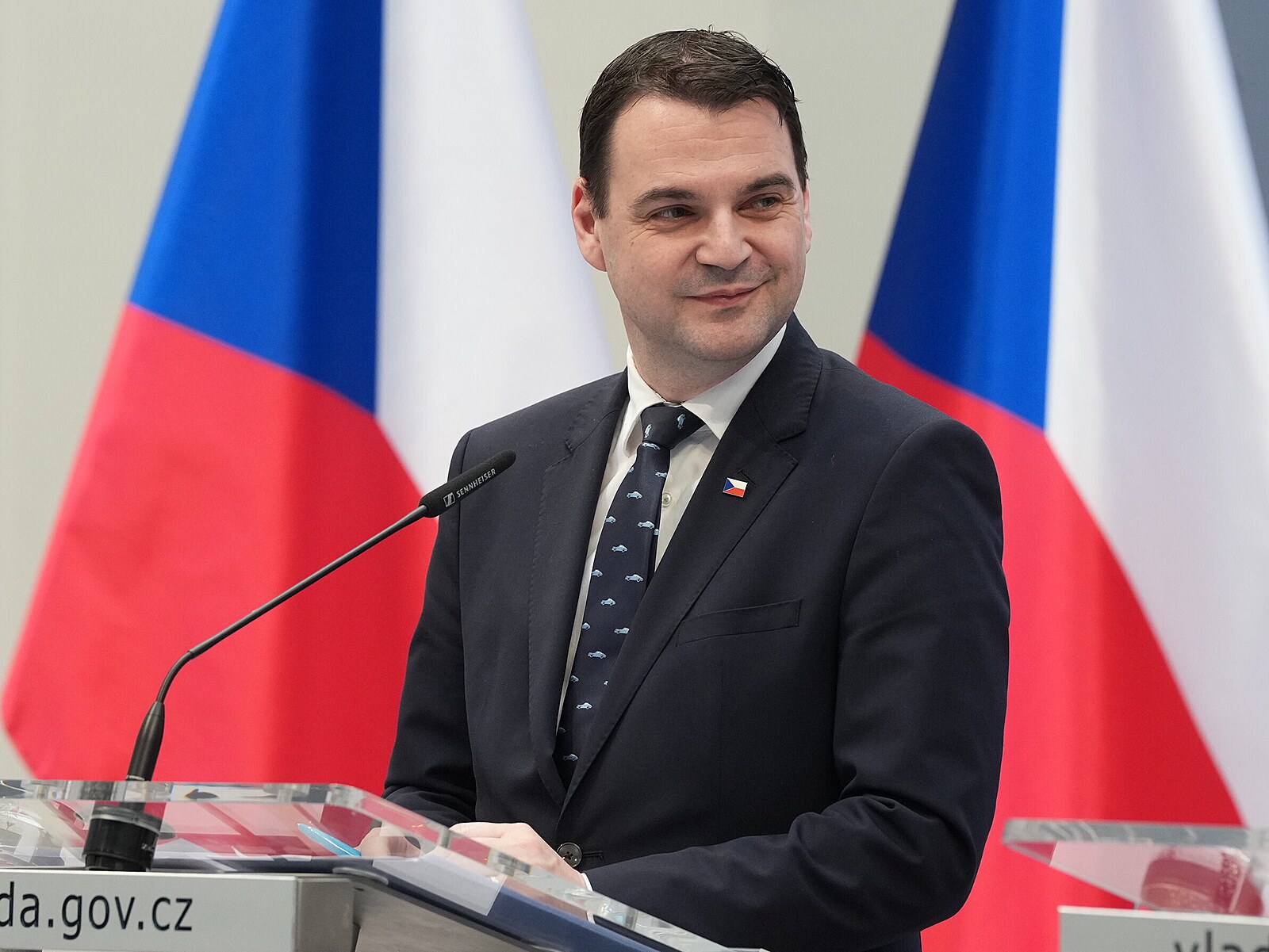 Vláda odvolala komisaře pro Expo, vybrala velvyslance, rozšířila sankční seznam