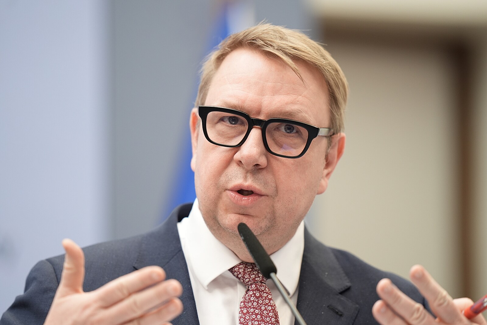 Rodičovský příspěvek vzroste o desítky tisíc korun, Juchelka má hotový návrh