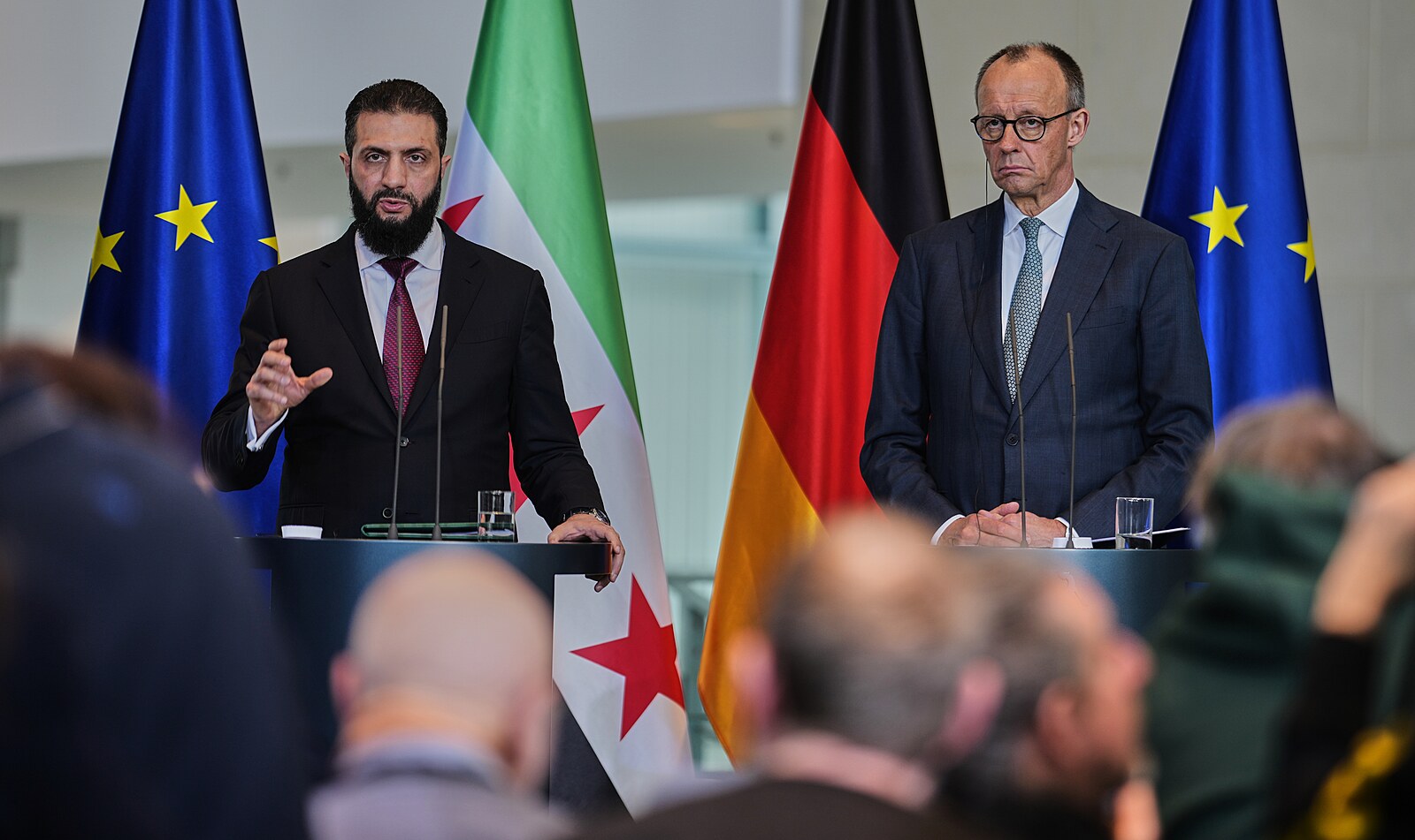 Velký návrat? Německo počítá s odchodem 80 procent Syřanů, Šara láká uprchlíky zpět