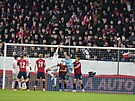 Joachim Andersen vyrovnává, �eská obrana ho nechala trestuhodn� volného.