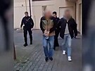 Byl zadr�en mu�, který se sám p�ihlásil a p�iznal k útoku na Ruský d�m