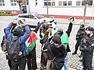 Okresní soud v Pardubicích dnes odpoledne poslal do vazby i pátého podez�elého...
