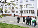 Okresní soud v Pardubicích dnes odpoledne poslal do vazby i pátého podez�elého...