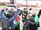 Okresní soud v Pardubicích dnes odpoledne poslal do vazby i pátého podez�elého...
