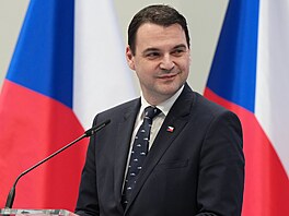 Ministr zahrani�ních v�cí Petr Macinka po jednání vlády. (30. b�ezna 2026)